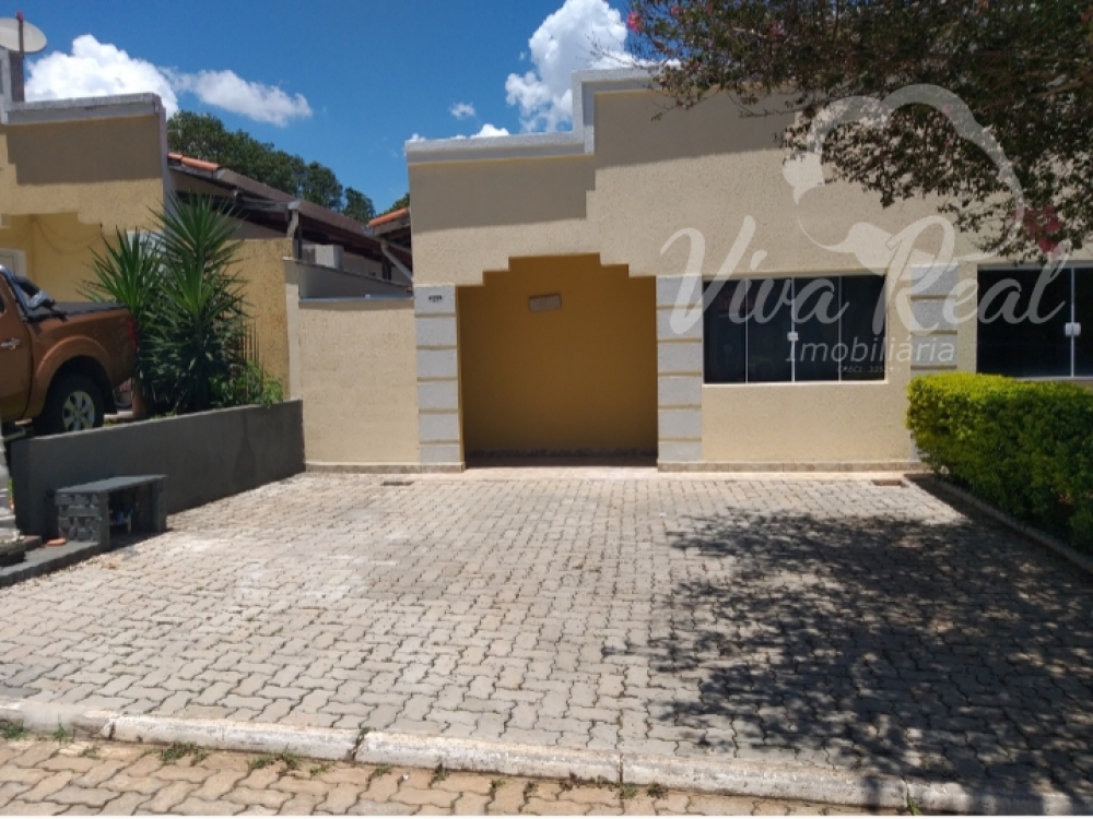 Linda Casa Térrea em Condomínio no Bairro Cajuru - 