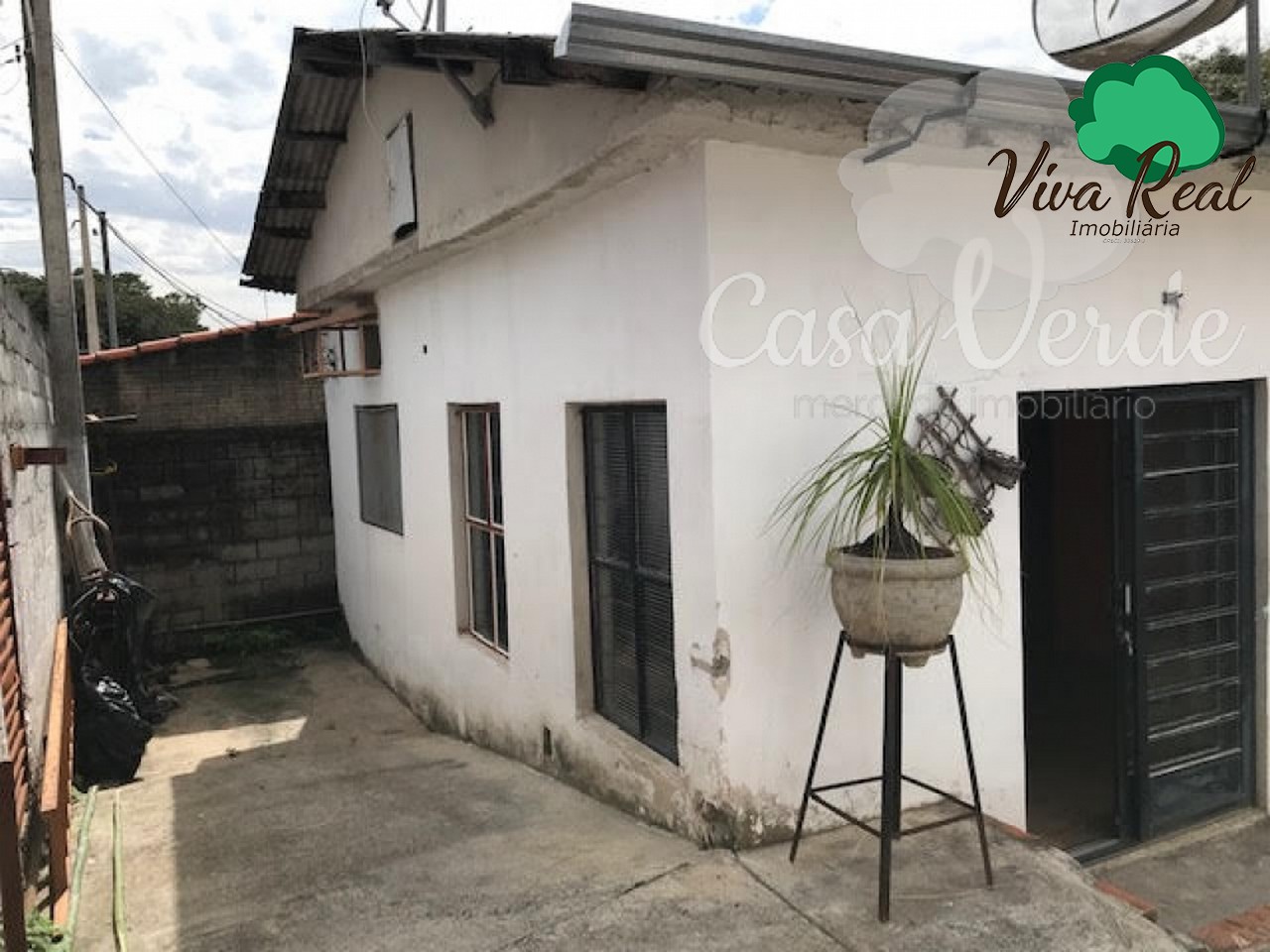 Casa Cajurú com terreno de 300m²