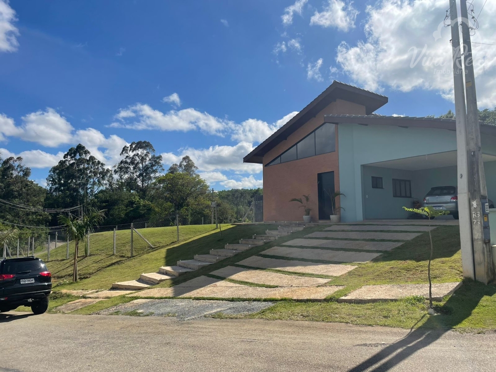 Maravilhosa Casa Térrea no Condomínio Residencial Vale Verde - 